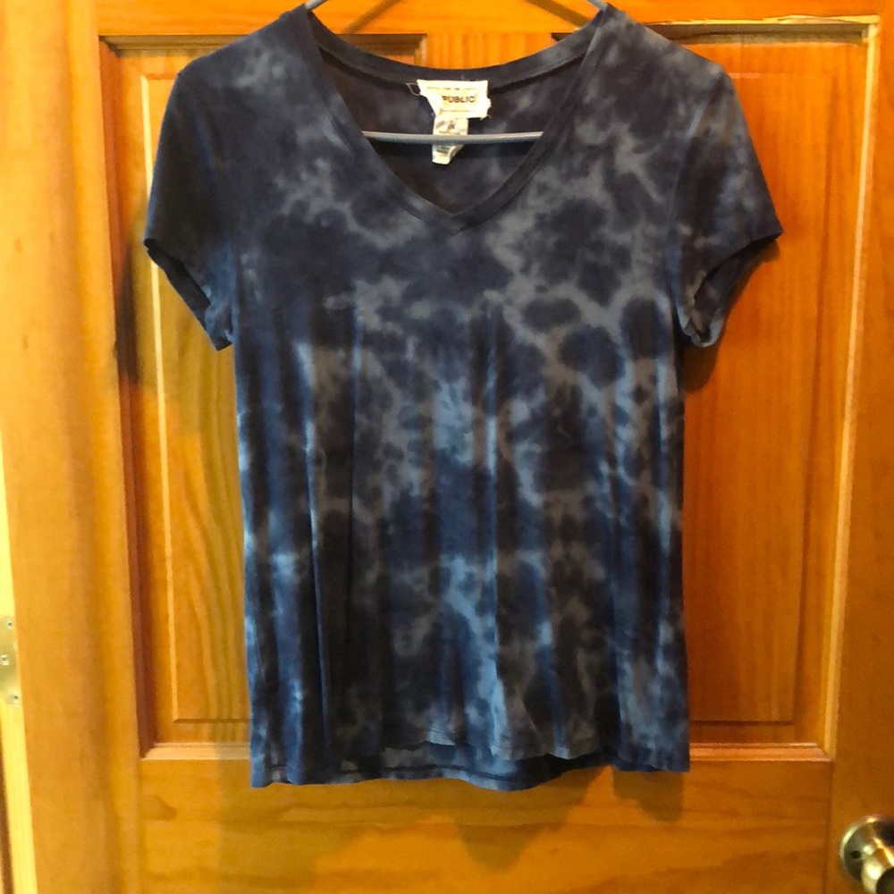 Junior Women’s Tie Die T-shirt - Size XS